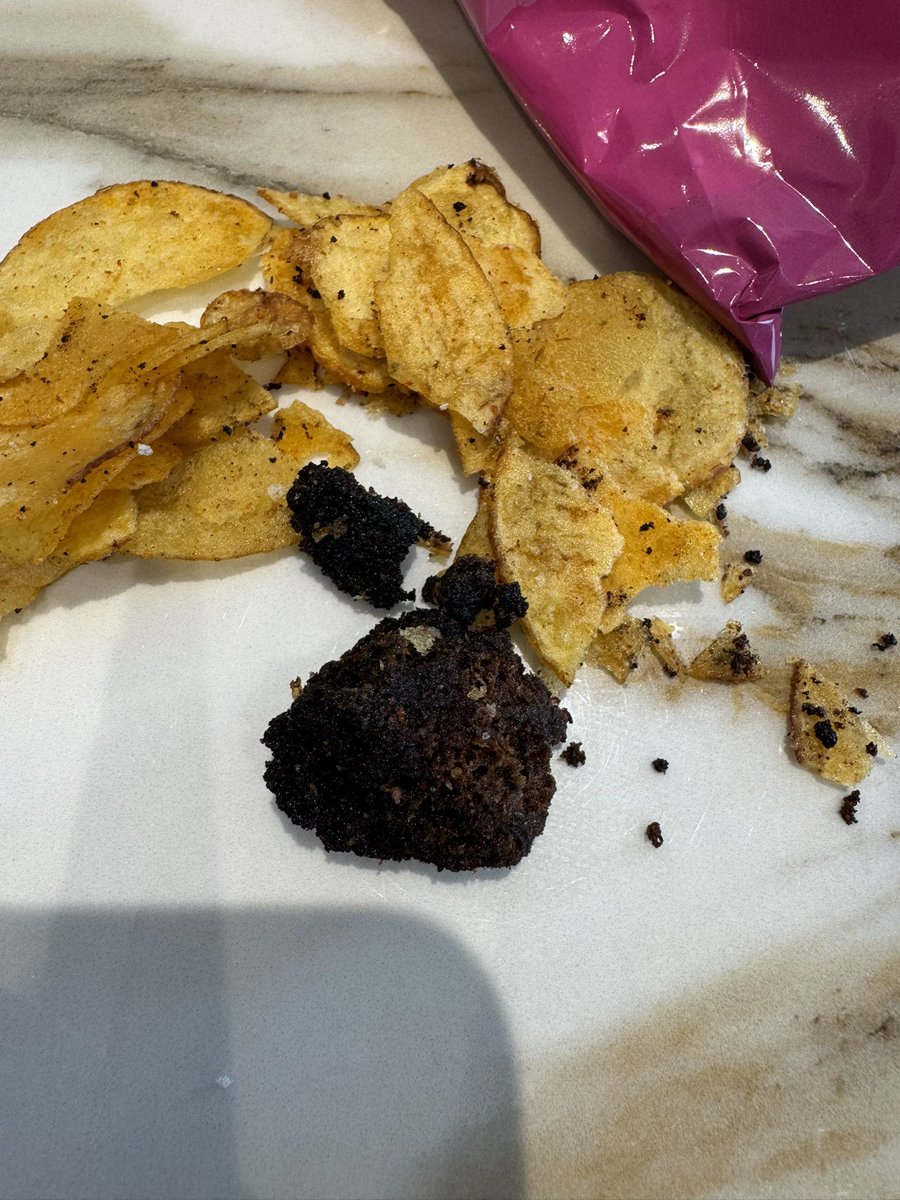 SReaRea's tweet photo. @AldiUK what is this though?!!! Would never get this from @marksandspencer 🤭😉😟 https://t.co/3vDSEpZ6sP