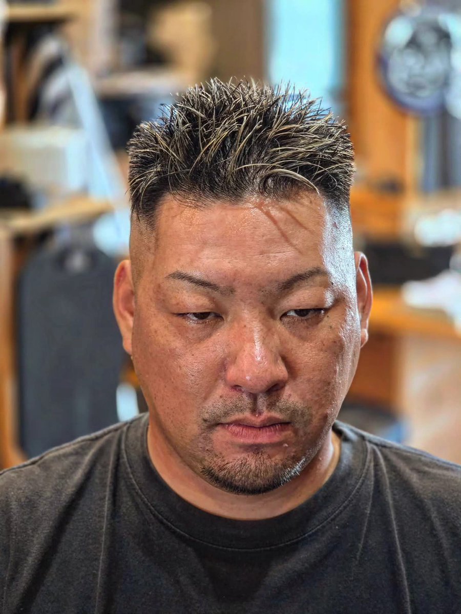 toshifake's tweet photo. ショートスパイキースタイル😀✂️
#外人風ショート #バーバースタイル #ベリーショート #アップバング #木更津美容室 #木更津床屋 #フェードカット #夏の髪型 #君津美容室 #メンズショート #刈り上げ #ワーキングクラスヒーロー #富津美容室 #散髪屋hillbillycat #富津床屋 #君津床屋 #簡単セット https://t.co/7GX5etuEW8