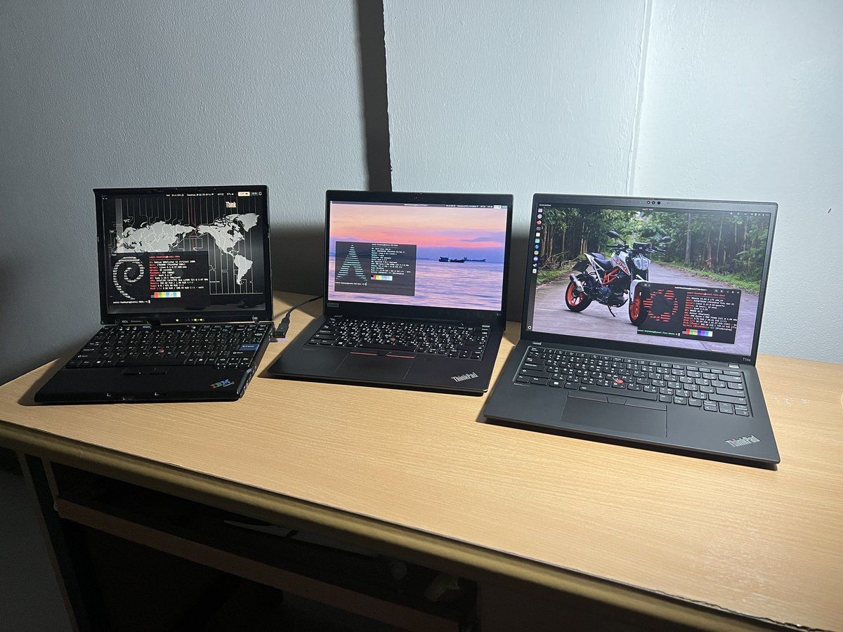 senni_eos's tweet image. For this week’s #ThinkPadThursday, I have a trio of thin-and-light ThinkPads, running 3 of my favorite Linux distros!

Left to right :
- X60s with Debian Sway
- X13 Gen 1 with Arch Hyprland
- T14s Gen 4 with Ubuntu GNOME

#Lenovo #LenovoIN
