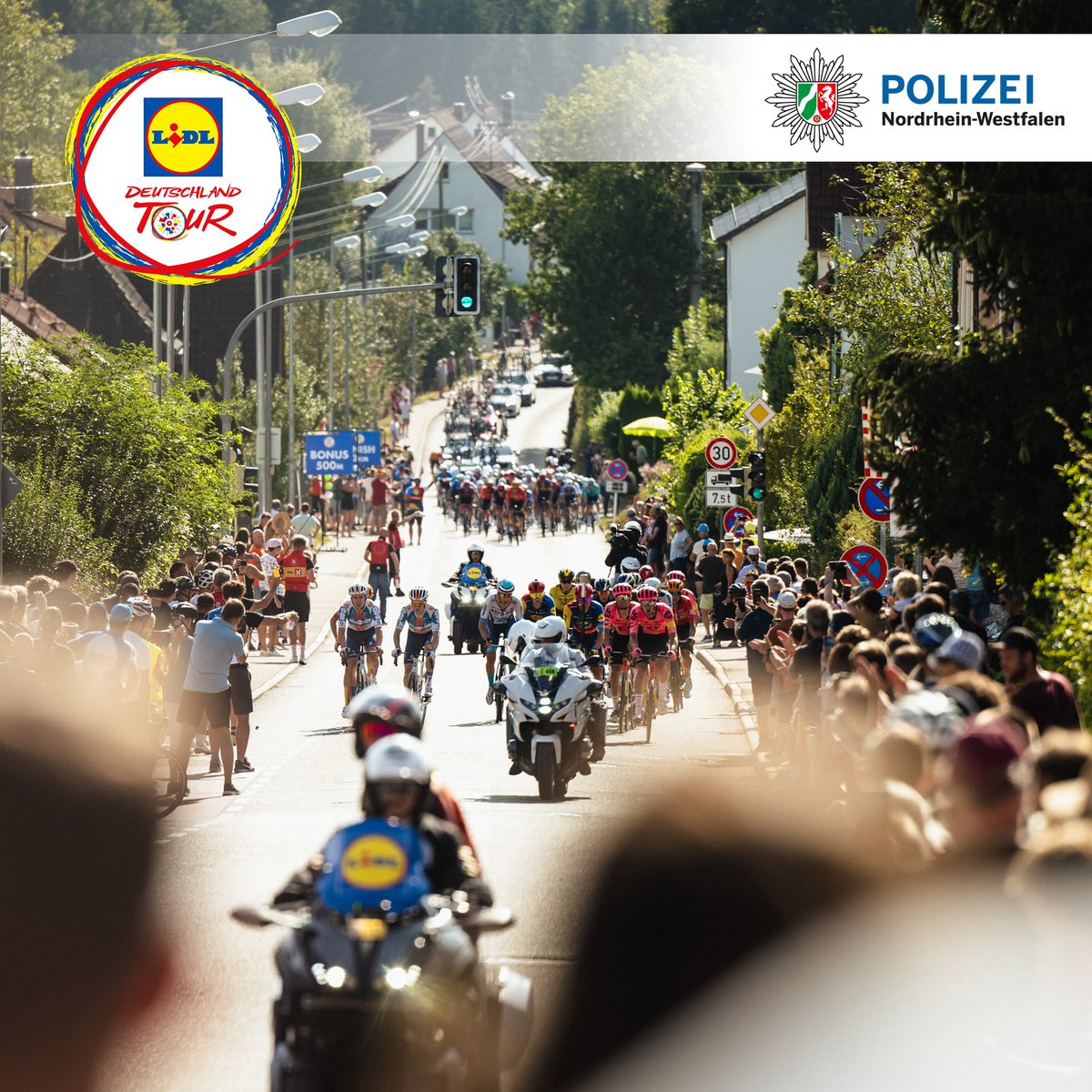 Weiter geht's! Das Startfeld erreicht nun #Hamm.

#DeineTour <a href="/DeineTour/">Lidl Deutschland Tour</a>