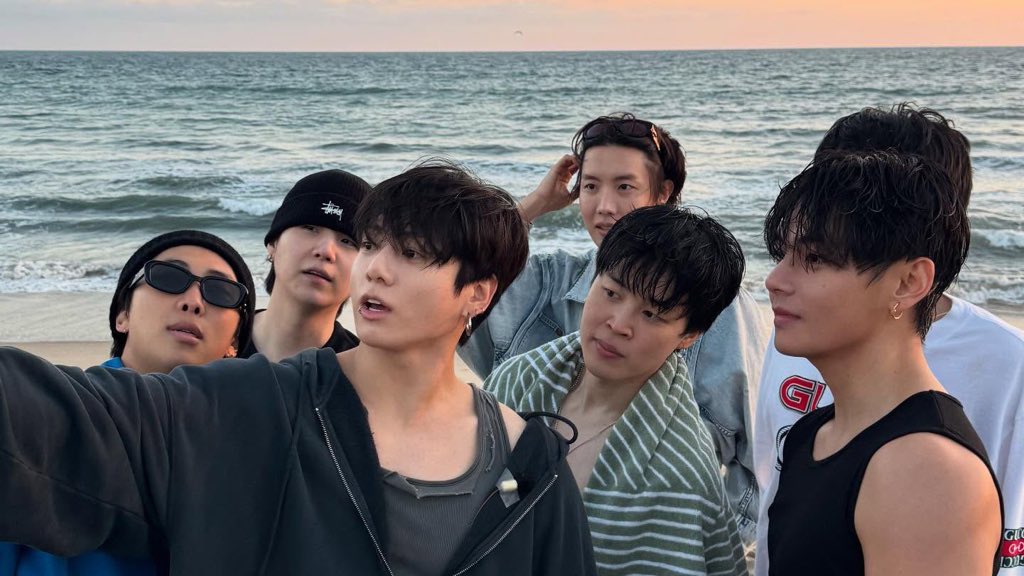 boraheebngtn's tweet photo. finally complete 💜 https://t.co/yVZKAYnIvz