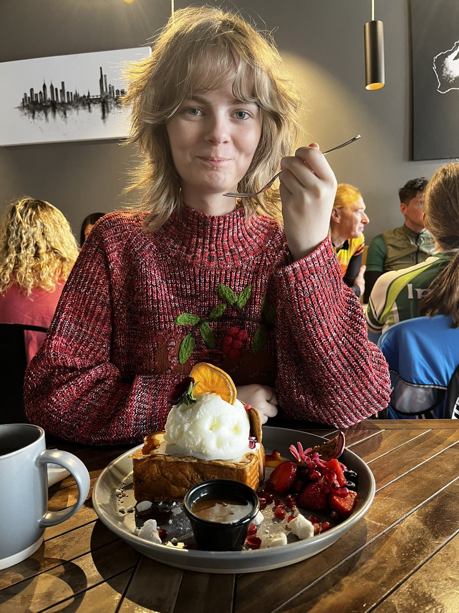 dryan_EDC's tweet image. This little woman, despite the stress that comes with ASD and DCD (known as Developmental Coordination Disorder), has got two A*s and 7 A’s in her GCSEs! 

#nobarriers

So proud of her!!