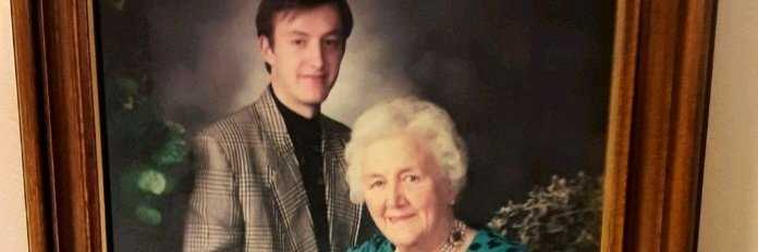 Happy belated birthday (it was on 18th just past) to my daddy this pic is with his grandmother and was taken by a pro photographer back in 1989) <a href="/Angus_The_Bold/">Angus</a> <a href="/KaiaIsland/">Beagles Beau & Sky🐾 & 🌈 😇 IslandKaia🐾</a>