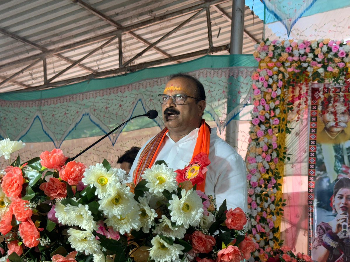 ashwiniksarangi's tweet photo. ବରଗଡ଼ ବିଧାନସଭା ନିର୍ବାଚନ ମଣ୍ଡଳୀ ଅନ୍ତର୍ଗତ ବେହେରା ସ୍ଥିତ ସମ୍ବଲପୁରୀ ହସ୍ତତନ୍ତ କପଡ଼ା ବୁଣାକାର ବଜାରର ବାର୍ଷିକ ଉତ୍ସବରେ ମୁଖ୍ୟ ଅତିଥି ଭାବରେ ଯୋଗଦାନ କରି ଉପସ୍ଥିତ ବୁଣାକାର ଭାଇମାନଙ୍କୁ ଅଭିନନ୍ଦନ ଜଣାଇଲି।

#Bargarh #Behera #HandloomHeritage #SambalpuriHandloom #SambalpuriPride https://t.co/iPEWbgv1ZP