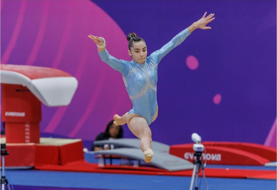 maxidomenech's tweet photo. ¡Histórica actuación de la gimnasta pilarense Julieta Lucas en @asu2025Oficial !

Julieta fue 🥈 en la competencia de All Around femenino, sumando 15,100 puntos y quedando muy cerca de la 🇺🇸 Charleigh Bullock.

¡Además, clasificó para las finales individuales de los 4 aparatos! https://t.co/9aaU40dhX6