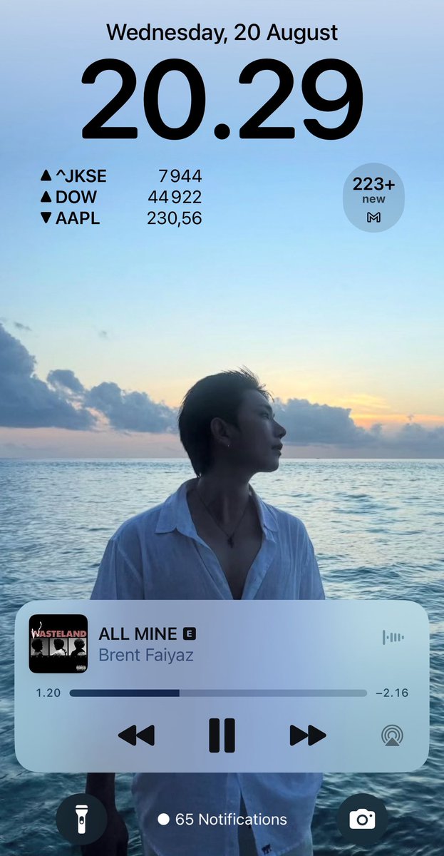 nyongcentric's tweet photo. suatu hari pagi pagi dan lockscreen temannya tsb 😚 https://t.co/HUMlAvNsQ6