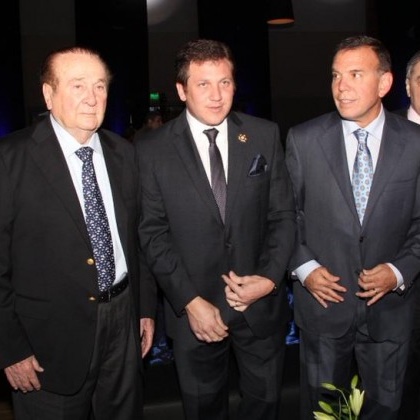 Esto es la <a href="/CONMEBOL/">CONMEBOL.com</a> donde 2 de los 3 presidentes paraguayos terminaron presos y condenados por corrupción, Alejandro Domínguez es “aún” el único que falta de la lista. Son una vergüenza.