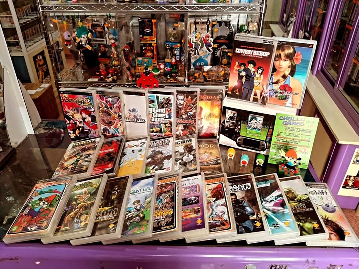 CholloGames's tweet photo. Portable POWER!!! #sony #psp #disgaea #finalfantasy #metalgear #castlevania #vicecity #fullmetalalchemist #parappa #chollogames #handheld #handheldgamer #videogamestore #videogaming Todos los productos disponibles en nuestra web https://t.co/fsJwCHHIUC https://t.co/BCp8q3jCIT