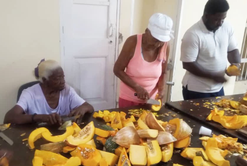 Aarón, Elena y Vicente han sido los #VoluntariosAtresmedia elegidos este año para colaborar con el proyecto en La Habana, Cuba, de @fundacion_proclade
Una oportunidad para compartir tiempo con personas muy diferentes y aprender de cada una de ellas
¡Síguenos para no perdértelo!