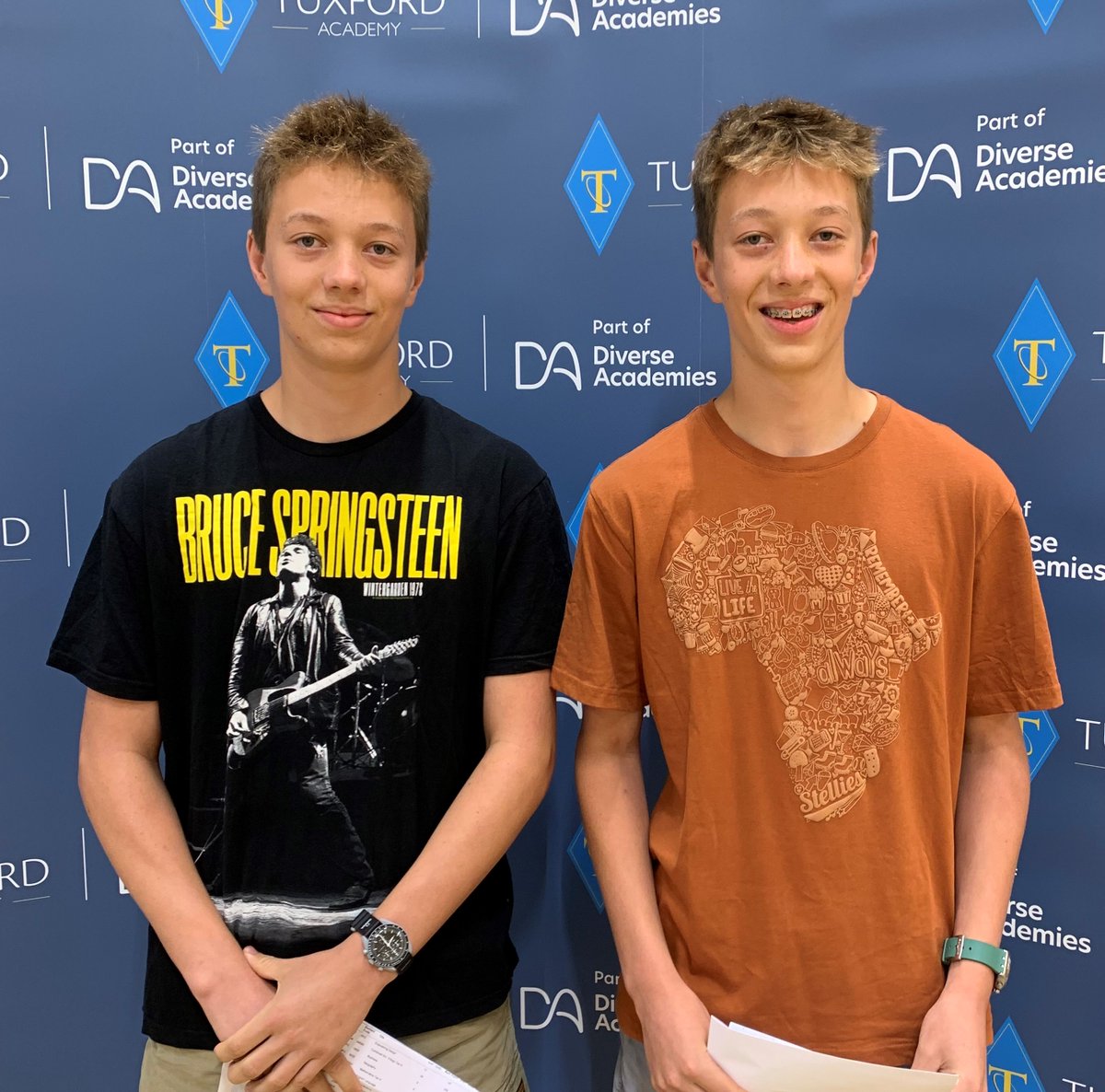 🎉 Double success!
Twin brothers Jack and Luke are celebrating fantastic GCSE results
📚 Jack: 8 grade 9s, an 8 and double distinction
📚 Luke: 6 grade 9s, two 8s and two 6s

Both heading to Tuxford post 16.
Well done, Jack and Luke — amazing achievement! 

#gcseresultsday2025