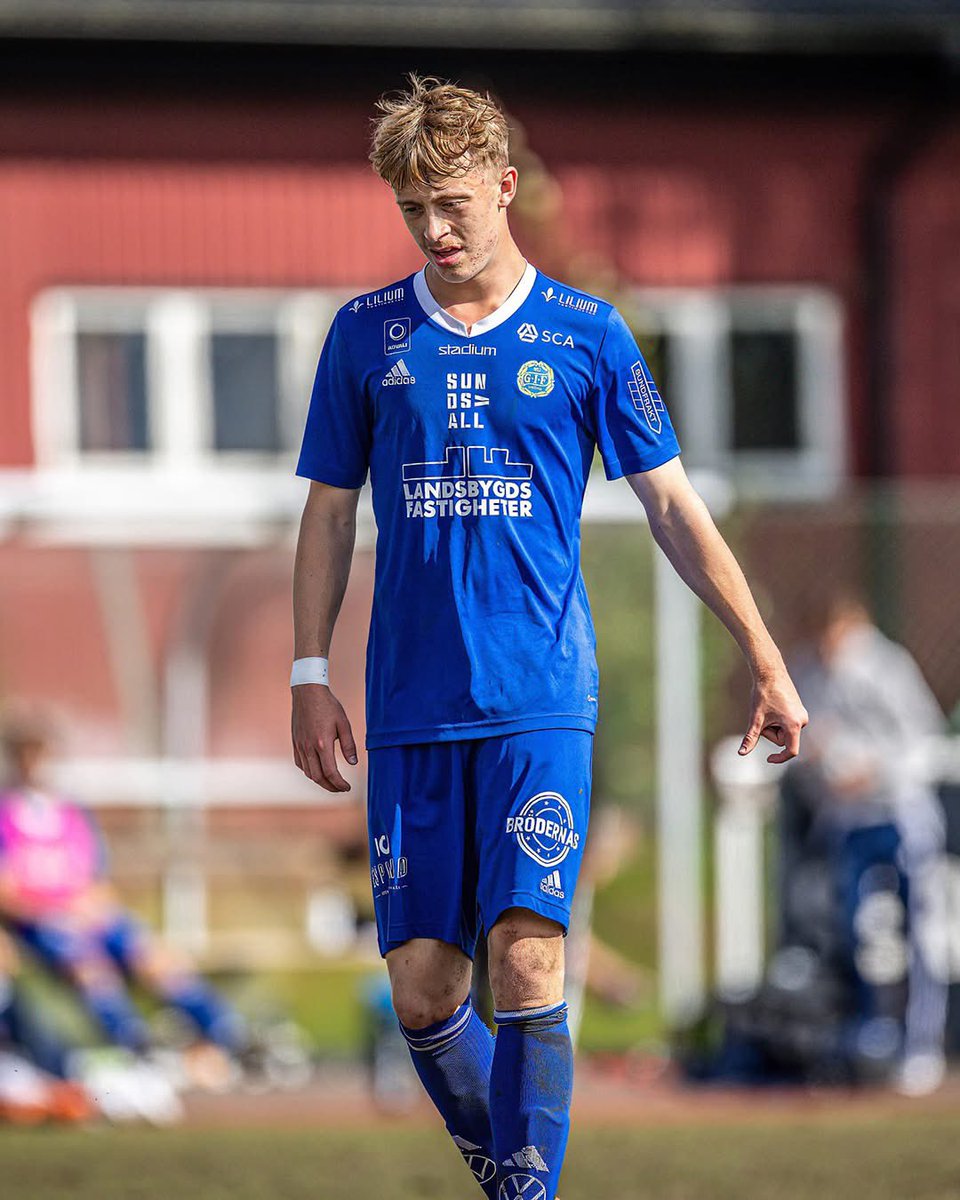 GIF Sundsvall och AIK är överens om en övergång för akademispelaren Julian Karlsson Brännlund. Den 16-årige forwarden har tecknat ett avtal med Stockholmsklubben under torsdagen.

Läs mer på vår hemsida: gifsundsvall.se/julian-karlsso…