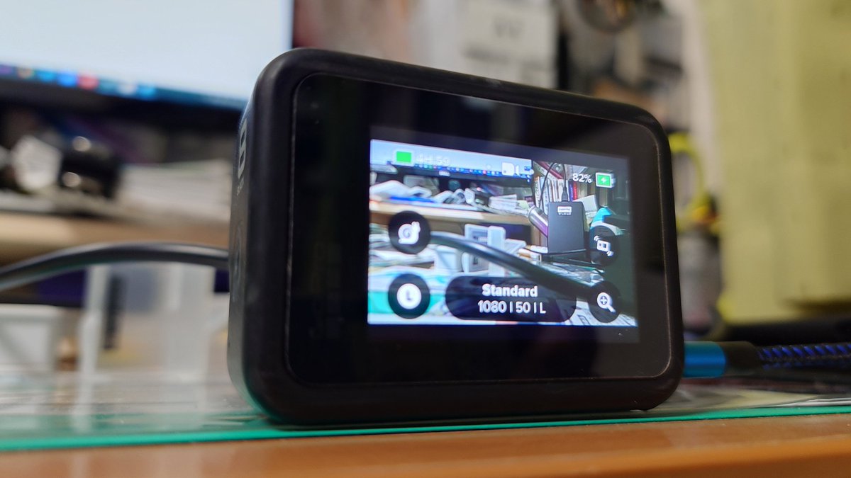 明日使う予定のゴープロが機材庫になく事務所を2時間大捜索。予想もしないとんでもない場所から発見となりましたがもうクタクタです。
明日の取材無事に終わる事切に願って…🥹