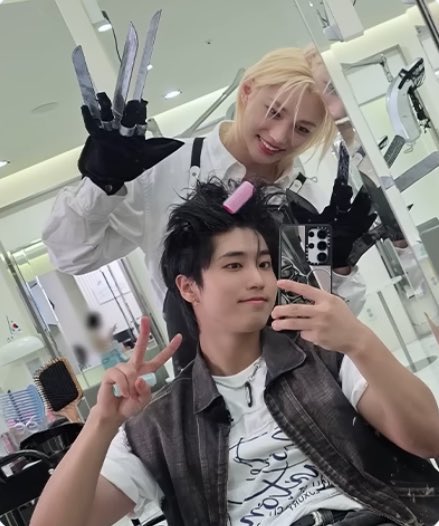 hansoftbot's tweet photo. new jilix selca 🥺 https://t.co/WJambQZenr