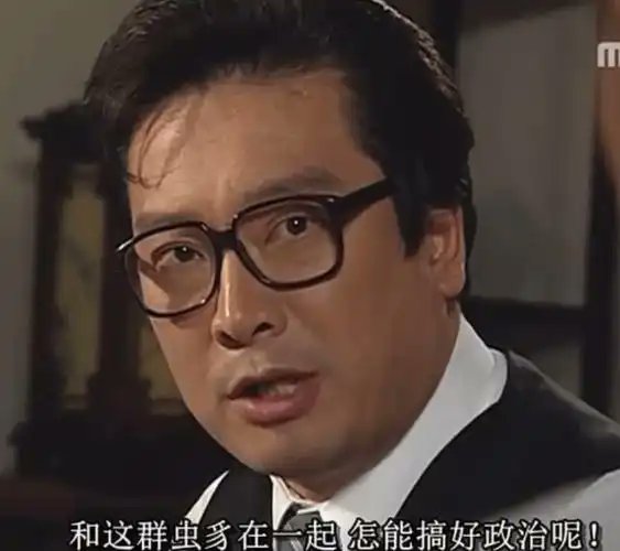 中国民众对于日本的一些情绪，根源是某些日本不明生物对历史的错误态度 。
 
日本媒体炒作中国 “利用反日情绪” 转移矛盾，可能是日本国内政治经济问题。政治利益博弈复杂，一些媒体为掩盖政府治理短板，就编造这种谎言，妄图把民众注意力从自身困境上移开，本质是甩锅推责的把戏。