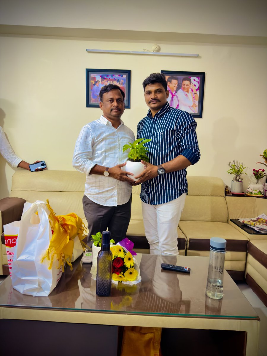 Karthik.R🇮🇳 (@karthikr600) on Twitter photo Many Many Happy Returns of the Day
Wishing Ex. Chairman – Telangana Tourism Corporation & State President – BRSV
Shri <a href="/GelluSrinuBRS/">Gellu Srinivas Yadav</a> Anna 💐🎂
A Dynamic Youth Leader & People’s Voice of Telangana 🙏🌟
#HappyBirthdayAnna #GelluSrinivasYadav #BRSV #BRS Many Many Happy Returns of the Day
Wishing Ex. Chairman – Telangana Tourism Corporation & State President – BRSV
Shri <a href="/GelluSrinuBRS/">Gellu Srinivas Yadav</a> Anna 💐🎂
A Dynamic Youth Leader & People’s Voice of Telangana 🙏🌟
#HappyBirthdayAnna #GelluSrinivasYadav #BRSV #BRS