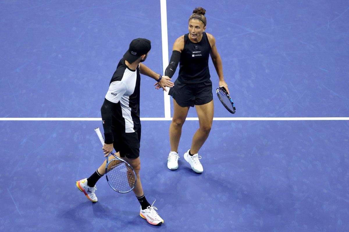 ItaliaTeam_it's tweet image. ✨ I MIGLIORI DI SEMPRE ✨

In tutta la storia, sono cinque i titoli conquistati dagli azzurri nel doppio misto…
E ben tre portano la firma di Sara Errani e Andrea Vavassori!

2️⃣0️⃣2️⃣4️⃣ #USOpen
2️⃣0️⃣2️⃣5️⃣ #RolandGarros
2️⃣0️⃣2️⃣5️⃣ #USOpen

Le immagini più belle di questa terza…
