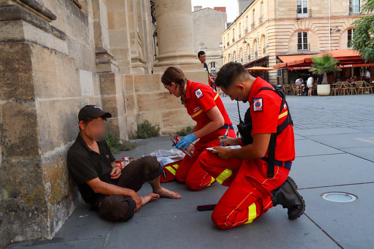 S’engager, c’est pas juste cocher une case. 🙅‍♂️

C’est pas juste mettre une tenue, non. C’est #protéger, #aider, #secourir.

Les siens. Nos citoyens... 🇫🇷 C’est se lever pour les autres.💪

👉 Et pour toi, c’est quoi l’engagement ? 

<a href="/PrefAquitaine33/">Préfet Nouvelle-Aquitaine et Gironde</a> 
<a href="/ARS_NAquit/">ARS Nouvelle-Aquitaine</a> 
<a href="/BxMetro/">Bordeaux Métropole</a>