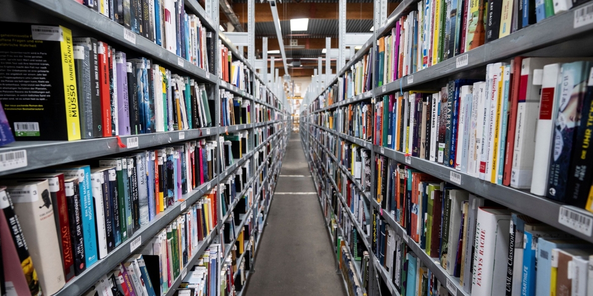 UmweltDialog's tweet image. Thalia startet Bücher-Ankauf: Kund:innen können gelesene Titel online oder per App verkaufen, kostenlos versenden &amp;amp; den Wert als Geschenkkarte erhalten. Ein Schritt für mehr Kreislaufwirtschaft im Buchhandel. umweltdialog.de/de/VERBRAUCHER… #Nachhaltigkeit #Kreislaufwirtschaft #Bücher