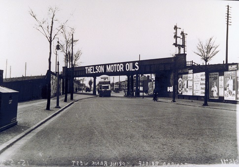 Hull History Centre (@hullhistorynews) on Twitter photo Let's go out of town today, under the Spring Bank West railway bridge towards the new 1930s suburb of Derringham. There are still advertising hoardings on the right.
<a href="/Hull_Museums/">Hull Museums</a> <a href="/hull_libraries/">Hull Libraries</a> Let's go out of town today, under the Spring Bank West railway bridge towards the new 1930s suburb of Derringham. There are still advertising hoardings on the right.
<a href="/Hull_Museums/">Hull Museums</a> <a href="/hull_libraries/">Hull Libraries</a>