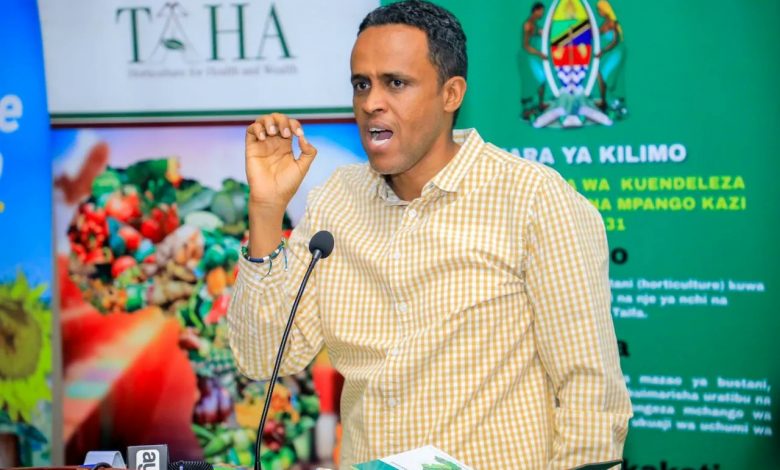 Sisimizi3's tweet photo. 𝐍𝐈𝐌𝐄𝐏𝐄𝐍𝐘𝐄𝐙𝐄𝐖𝐀 : Kupitia vyanzo vyangu vya kuaminika,Bwana Kilimo amejadiliwa sana Kamati ya Maadili na leo ni hatma yake kwenye Kamati Kuu

Mapendekezo ni aliwe kichwa, ila majina yataenda NEC na kama likirudi basi atashindwa kwenye kura

Jina likirudi niitwe ZUBEDA https://t.co/zXlgLi5Yli