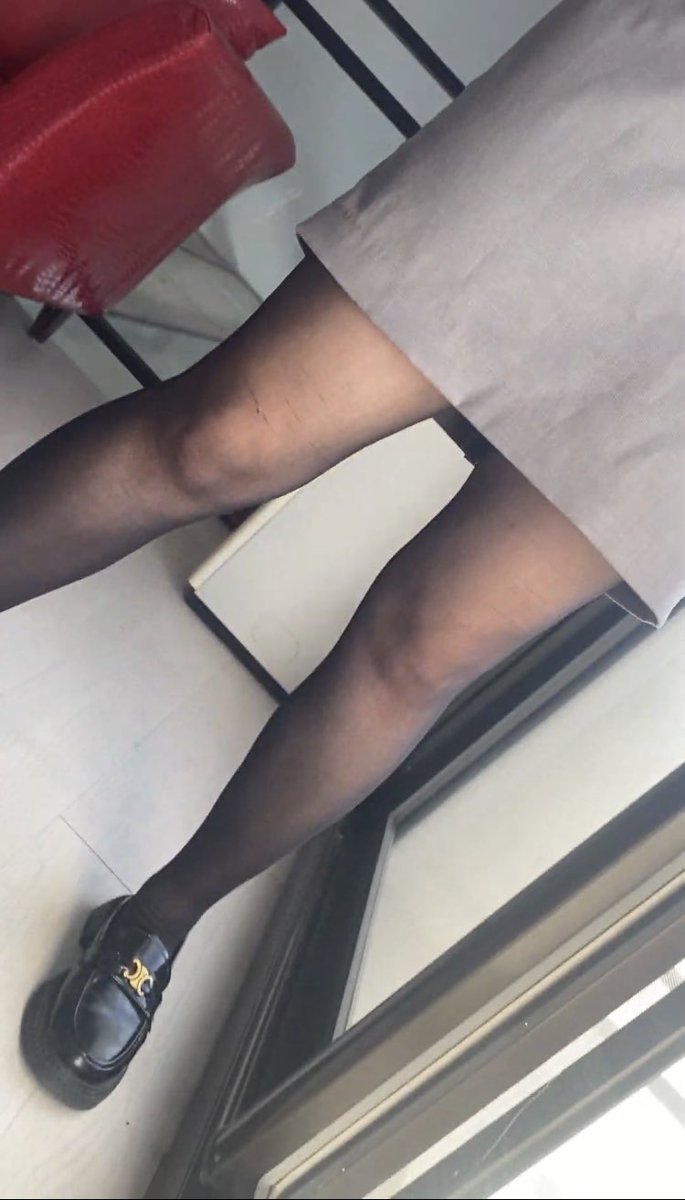 s1000915000's tweet photo. #footfetish #beauty #candid #legs #stocking #highheel #pantyhose #asianfeet #足控福利 #足裏 #美腳 #盜撮 #街拍美腿 https://t.co/4vFbZZhN5h