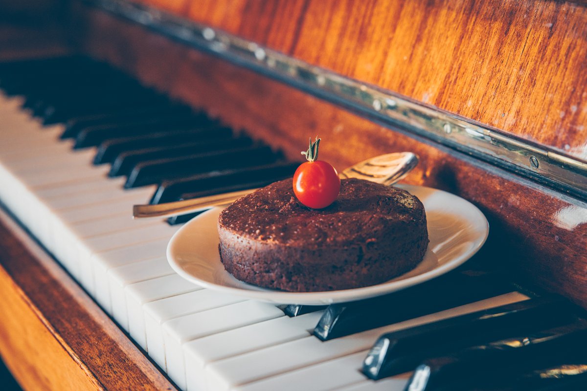 Pour vous, j'ai composé la fameuse "(tomate) Cerise sur le gâteau" qui prend ici tout son sens. En Ré bémol.

3615 #jeudiphoto
