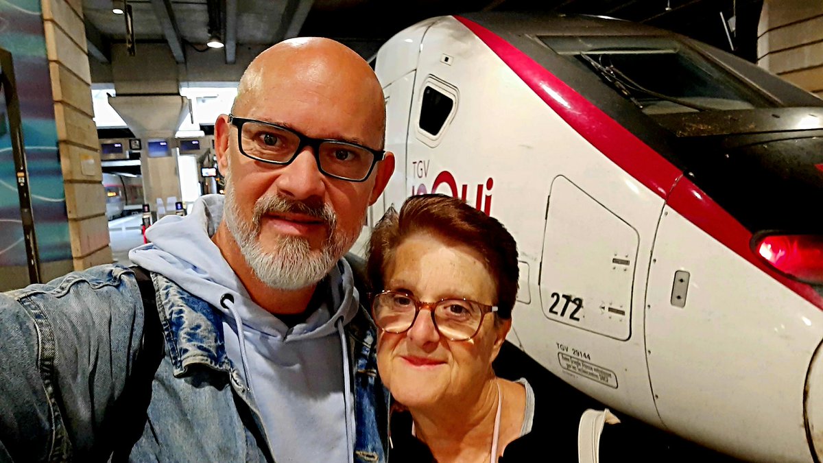 Alsodu78's tweet image. Salut la team #InOui qui s'occupe de nous ce matin (avec Alban 😉) à bord du TGV 8973 en direction des Sables d'Olonnes ???

Bon courage à toute l'équipe de tête et de bord 💪🏼 ... tranquille le freinage le Christophe stp j'vais faire dodo 😜💤🤣🤣🤣