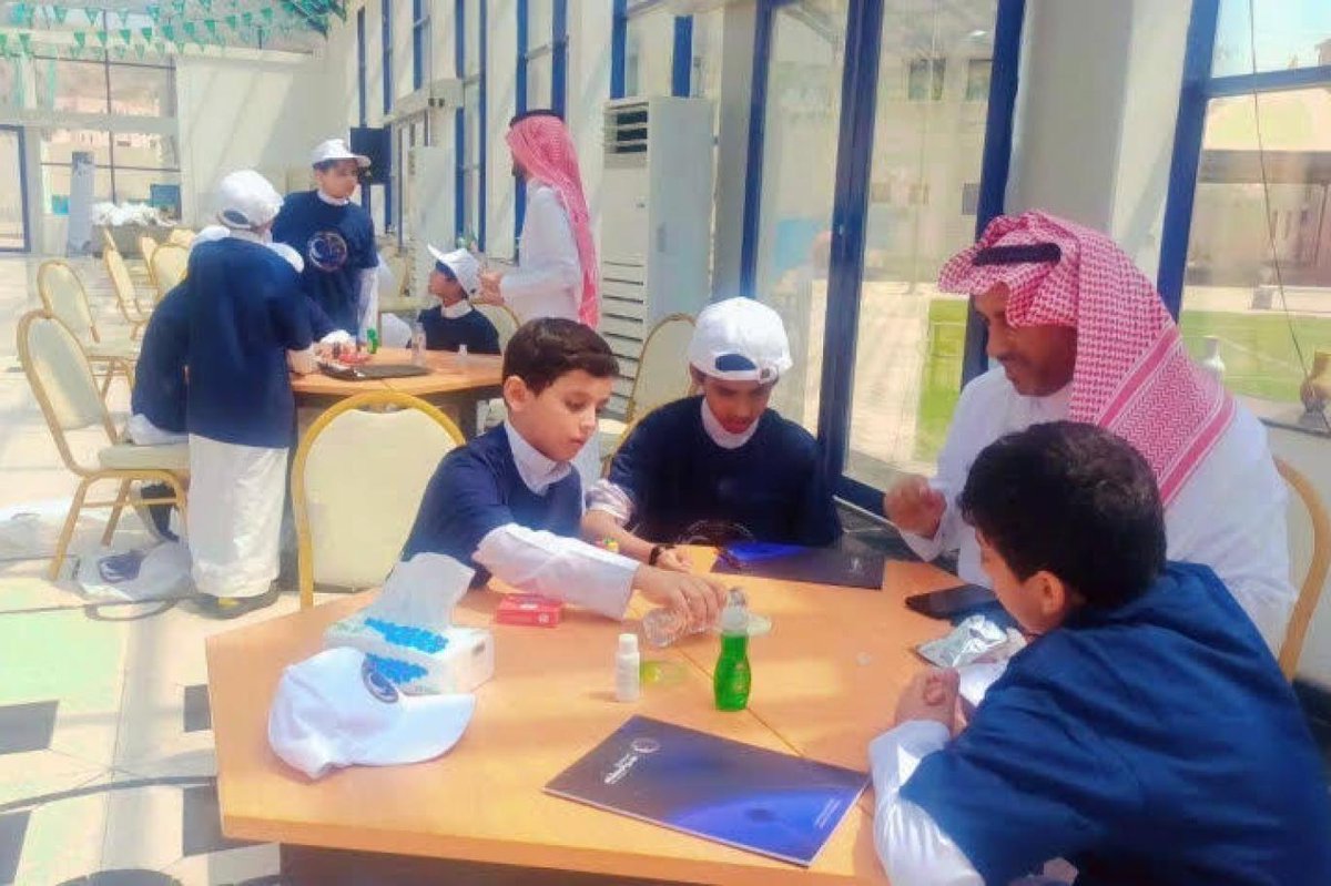 #وزارة_التعليم تحذر من أن #الغياب المتكرر دون عذر، وتجاوز 18 يومًا خلال العام الدراسي، يمنع الطالب من الانتقال للصف أو المرحلة التالية، سواء في المرحلة المتوسطة أو الثانوية. 
الحضور المنتظم جزء أساسي من تقييم الطالب ويسهم في نجاحه الأكاديمي والشخصي. 
#التعليم تشدد على أهمية