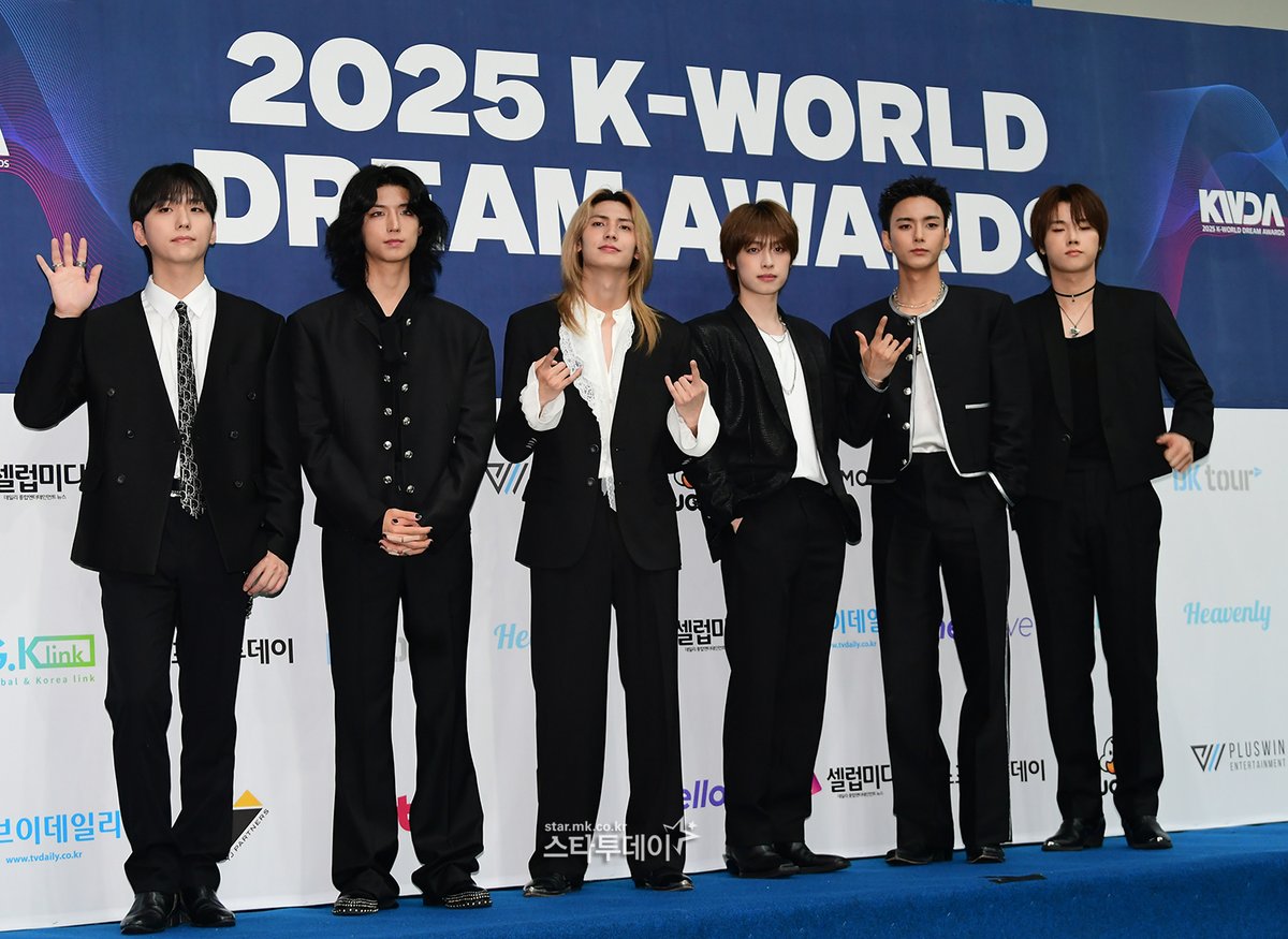 gunilsmenu's tweet photo. Official Press Photos of Xdinary Heroes at the KWDA 2025 Blue Carpet

#XdinaryHeroes #엑스디너리히어로즈 https://t.co/TrBe30Jq8k