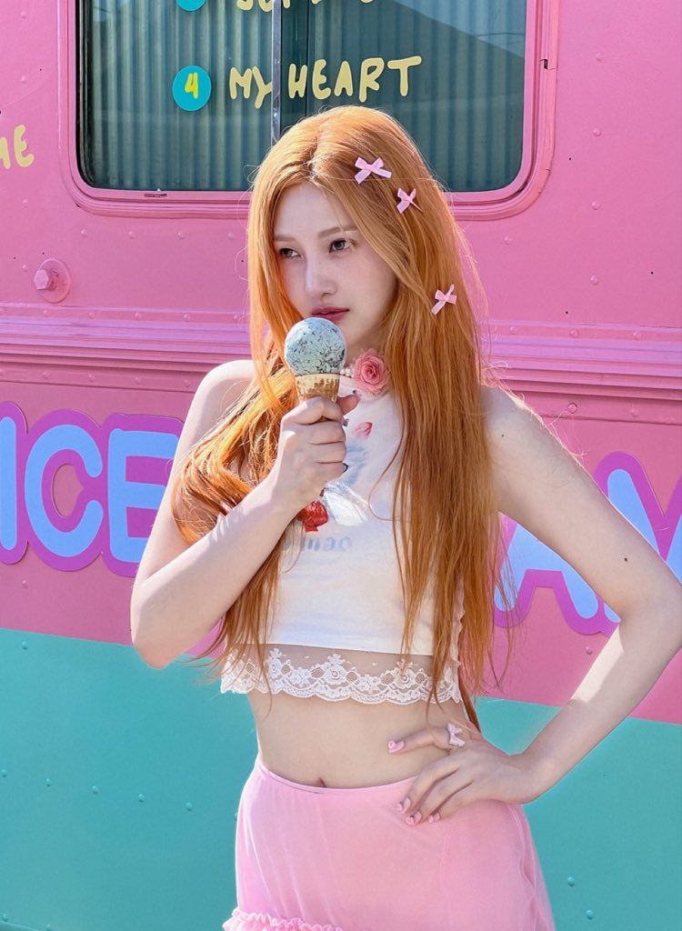 ตอนช่วงโปรโมต Hello ตามรายการเพลงจอยยังไม่เคยเข้าอัดรายการต่อหน้าแฟนๆ (ช่วงโควิด) เพราะฉะนั้น Love Splash! ที่เวที Mcoutdown ถือว่าเป็นครั้งแรกที่จอยได้แสดงต่อหน้าผู้คนในฐานะนักร้องเดี่ยวครั้งแรกด้วยค่ะ🍏✨

น้องจอยเก่งมากๆ👏