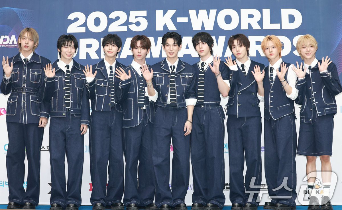 ahofnews's tweet photo. [𝗣𝗥𝗘𝗦𝗦] 250821

𝗔𝗛𝗢𝗙 at ‘𝟮𝟬𝟮𝟱 𝗞-𝗪𝗢𝗥𝗟𝗗 𝗗𝗥𝗘𝗔𝗠 𝗔𝗪𝗔𝗥𝗗𝗦’ BLUE CARPET

AHOF DREAMS COME TRUE
#AHOF_KWDA2025 
#나인_케이월드드림어워드2025
#AHOF #아홉 @AHOF_official https://t.co/GVEtrnnnFm