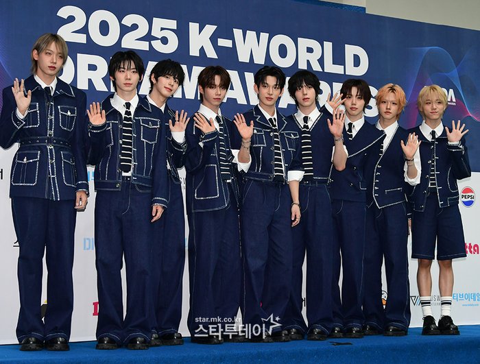 ahofnews's tweet photo. [𝗣𝗥𝗘𝗦𝗦] 250821

𝗔𝗛𝗢𝗙 at ‘𝟮𝟬𝟮𝟱 𝗞-𝗪𝗢𝗥𝗟𝗗 𝗗𝗥𝗘𝗔𝗠 𝗔𝗪𝗔𝗥𝗗𝗦’ BLUE CARPET

AHOF DREAMS COME TRUE
#AHOF_KWDA2025 
#나인_케이월드드림어워드2025
#AHOF #아홉 @AHOF_official https://t.co/GVEtrnnnFm