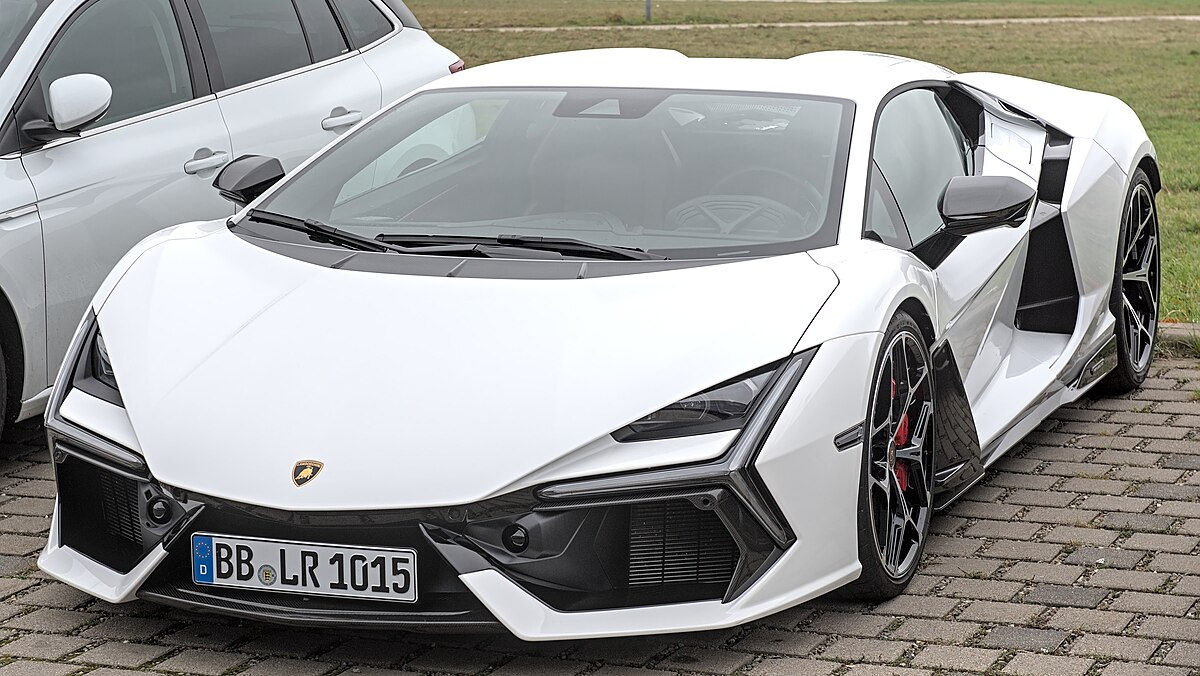 We have available, through one of our clients, who is a supercar collector, a splendid Lamborghini Revuelto
, manufactured in 2025, with approximately 500 km. Please note that the image is purely indicative of the
model, on the actual car for further information, contact us,