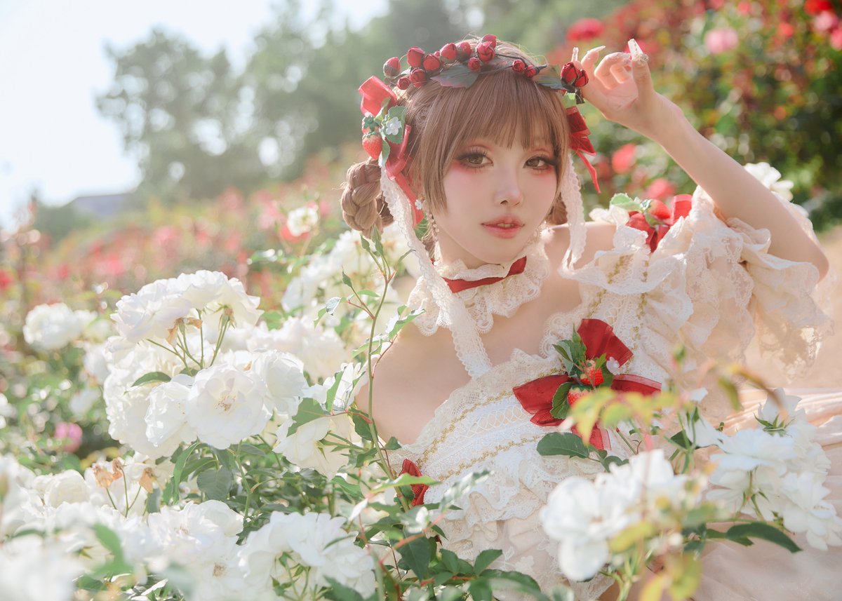 Sakizo illust : Strawbarry Dress🌹🍓
M : <a href="/ere_cos/">에렌</a>