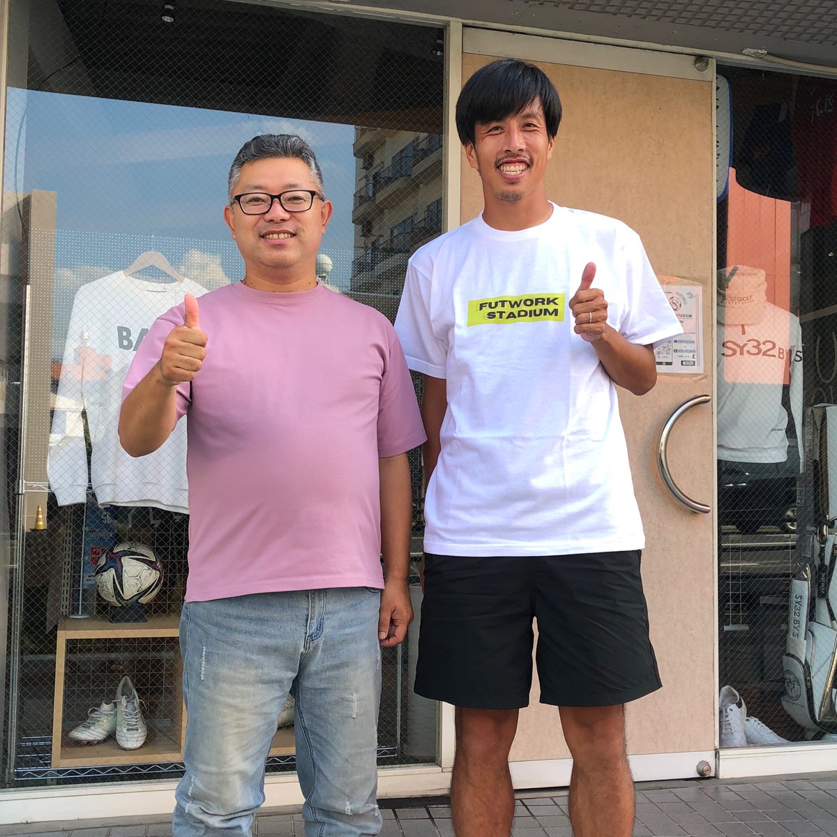 FutworkStadium's tweet photo. 今日は #奥田晃也 選手がフットワークスタジアムに遊びに来てくださいました🤲

ありがとうございました✨
またお待ちしております⚽️

＼フットワークスタジアム オリジナルTシャツ／
https://t.co/ba2AwZFbmI https://t.co/9MElnARg2x