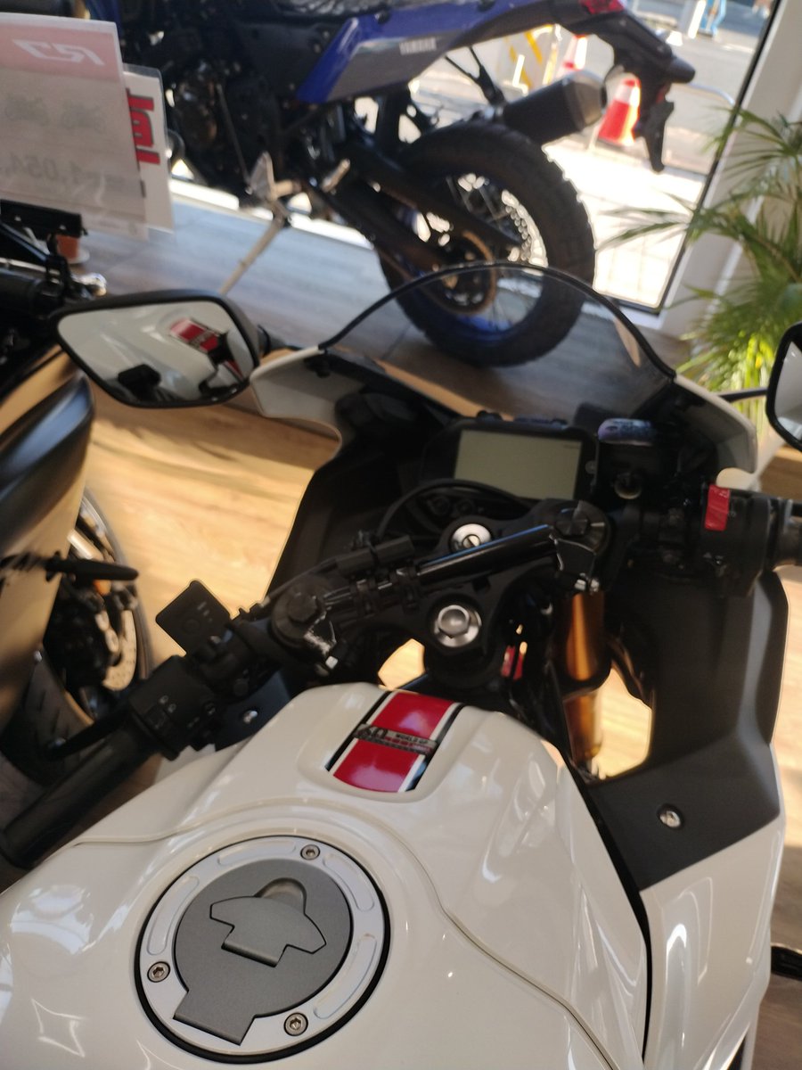 yspokayama's tweet photo. 🚨中古車入荷情報🚨
YZF−R3 WGP60thカラー
入荷しました‼️
当店新車販売ワンオーナー😁
とても綺麗に乗られてたので程度も良し‼️
お問い合わせお待ちしております🔥
#YSP岡山 #YAMAHA #YZFR3
#WGP60th https://t.co/uQtqJlXYWy