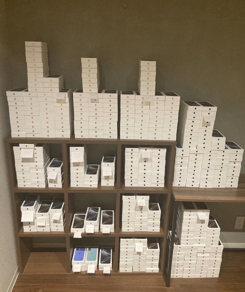 u_p_2472's tweet photo. ぶっちゃけます
無限注文とは？
iPhoneを買っていくときに通常通り注文を入れていってもいいですが、その手法ではxに溢れているよ��に大量に積むことはできません。
※無限にお金がある方を除く
では、大量に買うためにはどうすればよいのか？ https://t.co/V2Ffvt7Zqw