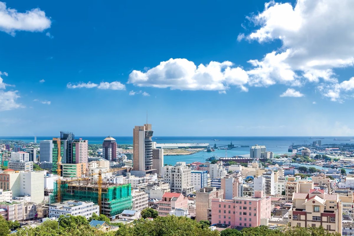 afristats_polls's tweet photo. 📌 Port Louis, Mauritius 🇲🇺

Port Louis, the capital of Mauritius, is a vibrant blend of history and culture.

Landmarks like the Caudan Waterfront and the Central Market showcase it's mix modernity and rich heritage. https://t.co/pOq3Ct2qY4