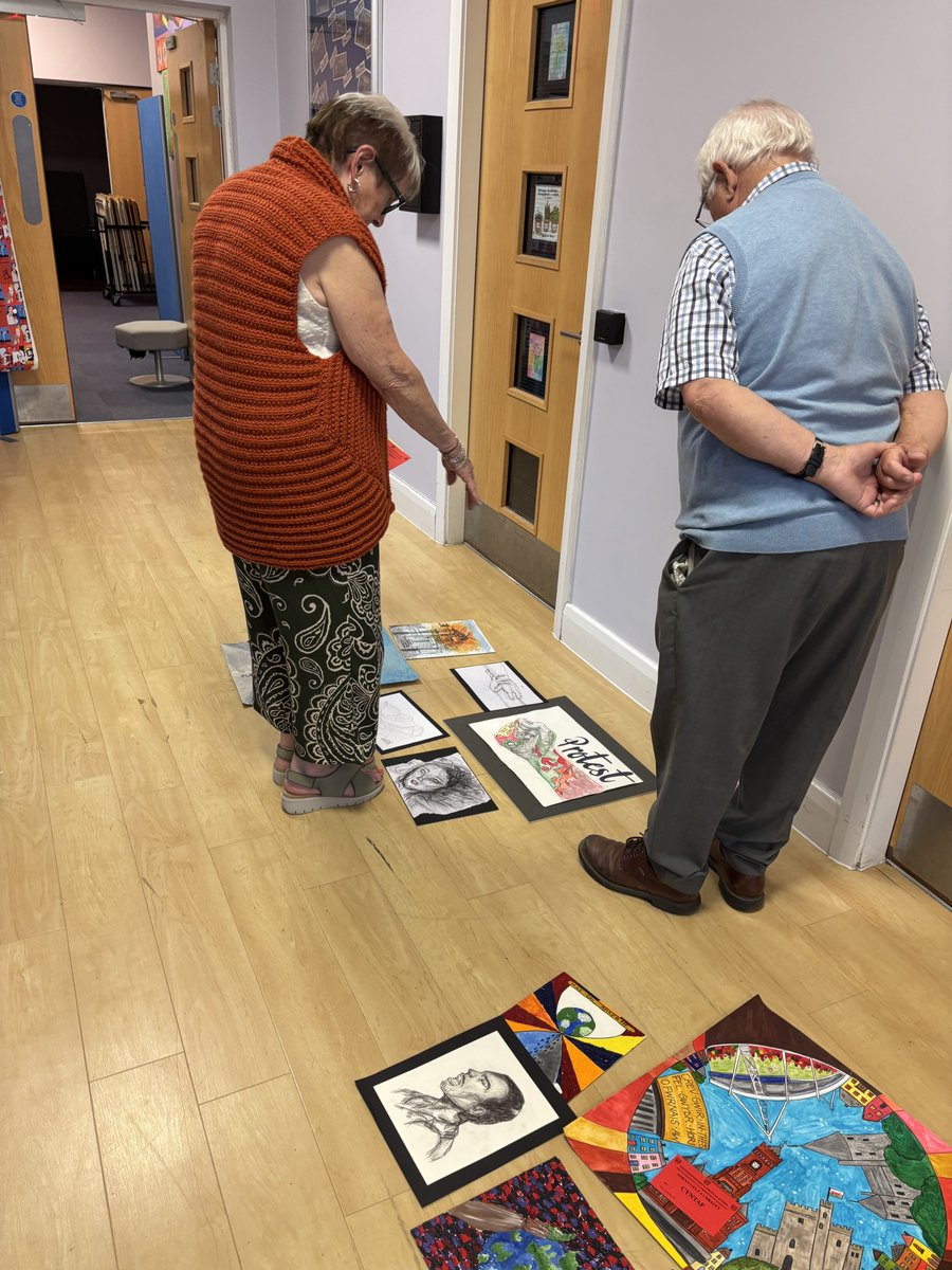 Cafwyd llond lle o gynnyrch yn dod i’r Celf a Chrefft neithiwr. Mae Cyntedd yr ysgol yn lliwgar iawn. Cofiwch eich bod yn dod i weld yr arddangosfa. Bu’r beirniad, Dan ac Aerwen Griffiths wrthi am ddwy awr a hanner yn beirniadu!!! 
<a href="/YsgolBroPedr/">Ysgol Bro Pedr</a> <a href="/steddfota16/">CymdeithasSteddfodau</a> <a href="/JamesPantyfed/">James Pantyfedwen</a>