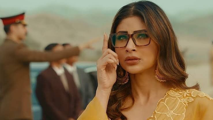 UrbanAsian's tweet photo. .@Roymouni’s #Salakaar breaks into Top 3 most-watched series with 4M views https://t.co/vNu8DTISya https://t.co/7igrDfO3Ll
