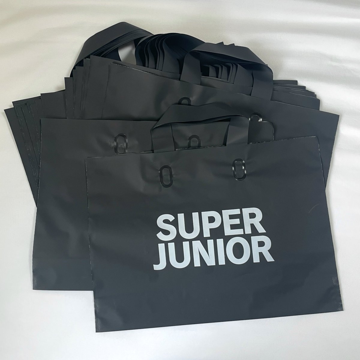 2025 SUPER JUNIOR：SUPER SHOW 10🇰🇷
　
①SUPER JUNIOR-L.S.S. PON PON💿
　수량:10
　일시:8/22
②bag
　수량:50
　일시:8/22
　
장소: 이 스레드에서 추후 공지
　
선착순으로 나눔합니다
편하게 받아가주세요💙RT🫰
#슈퍼주니어나눔
#SUPERJUNIOR #슈퍼주니어