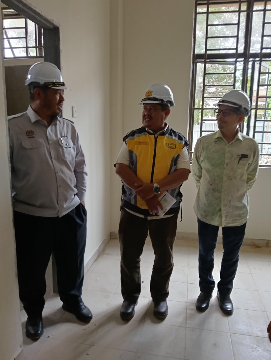 Lawatan kerja YBhg. Dato'  Ahmad Firdaus Bin Baharuddin - SUB Pembangunan, Kewangan dan Sumber Manusia KESUMA ke projek-projek dalam pembinaan di bawah KESUMA - Teruskan komitmen dan siap dalam tempoh yang ditetapkan

<a href="/RoslanisE/">Roslan bin Ismail</a>
<a href="/TkpkrBangunan/">PEJABAT TKPKR (Sektor Bangunan)</a>
<a href="/IPJKR_Official/">JKR Malaysia Rasmi</a>