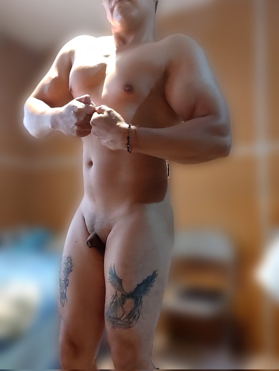 Antes me daba vergüenza mi micropito 😂😂 
Pero ahora me encanta mostrarlo y que me humillen por eso !!
😈😈😈😂😂😂