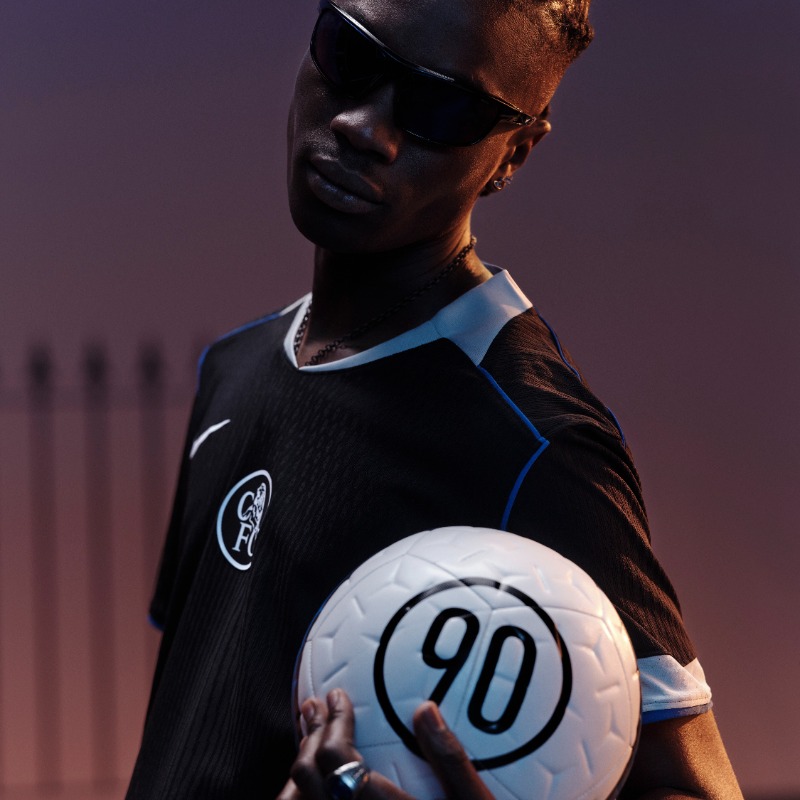 ChelseaFC's tweet photo. A thing of beauty 😍​

Our 25/26 third kit features a black and silver palette, revived 20 years on with a royal blue trim for a further Chelsea touch, while the new continues to meet the old with our iconic badge returning front and centre.

​#TotalLondon