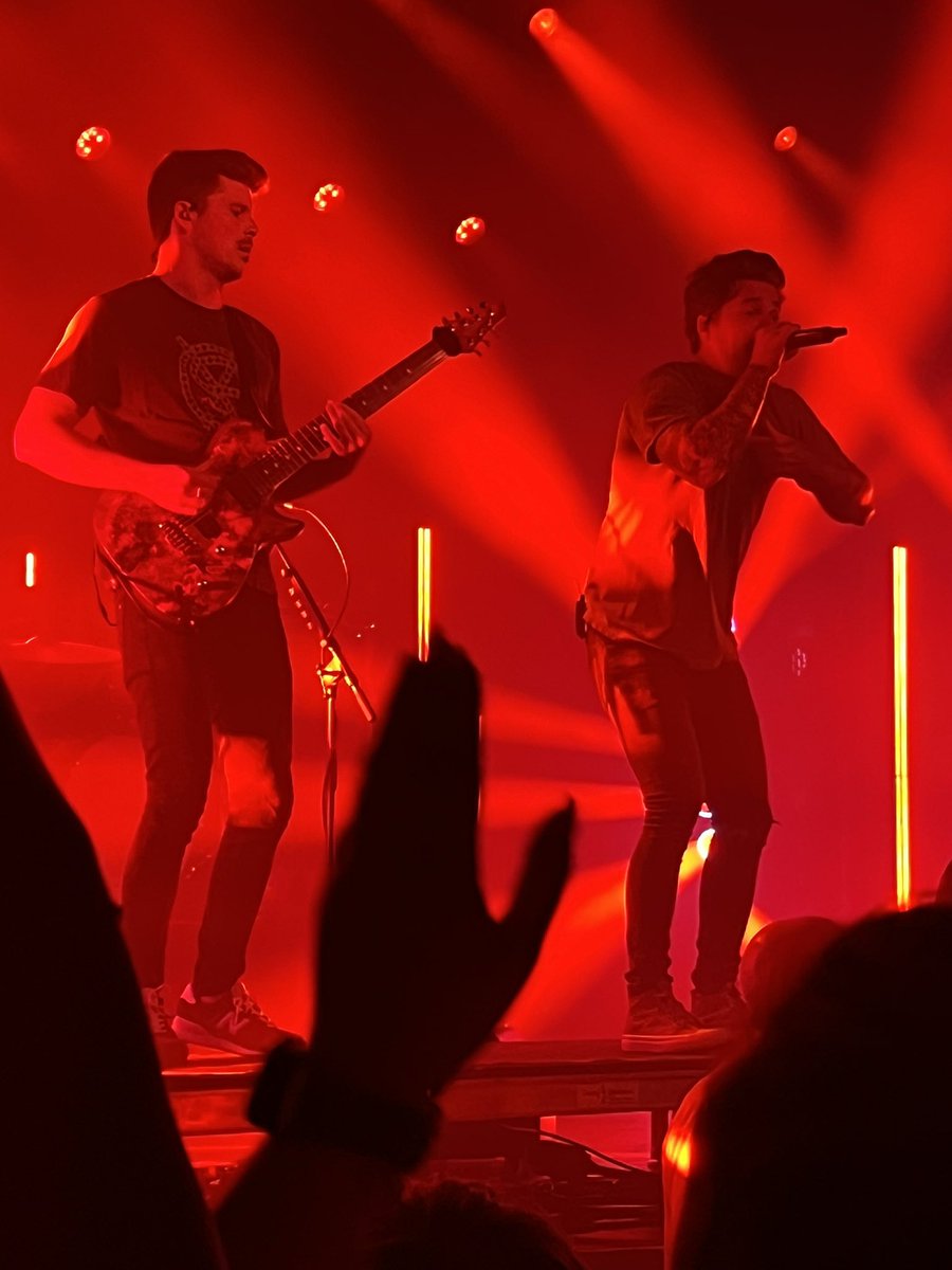 fujiko_new555's tweet photo. 08.20.2025 @OLNband , Roseland Theatre, Portland 🇺🇸その1
Awesome show tonight again. It was a lot of fun! I really appreciate you all that I had a fantastic time! The final tour is going on, so I should try to go see your shows again, definitely maybe.
#OurLastNight #Roseland https://t.co/q1IunCQwnx