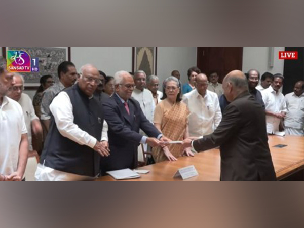 JK247News's tweet image. INDIA bloc VP nominee B Sudershan Reddy files nomination

#INDIAlliance #vicepresidentelection