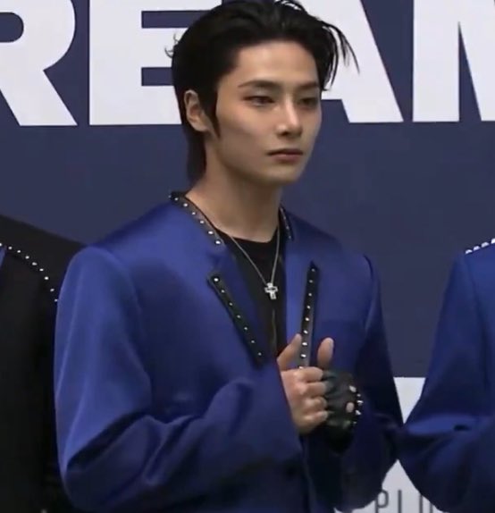 dailyinnieluv's tweet photo. I.N AT KWDA 2025 BLUE CARPET https://t.co/FPjiItjpHm