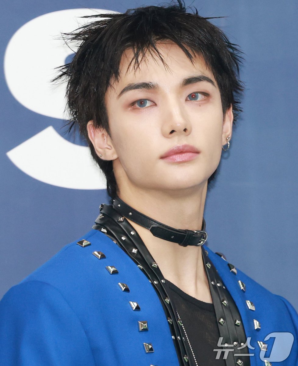 havenfiIm's tweet image. HOW IS HYUNJIN REAL