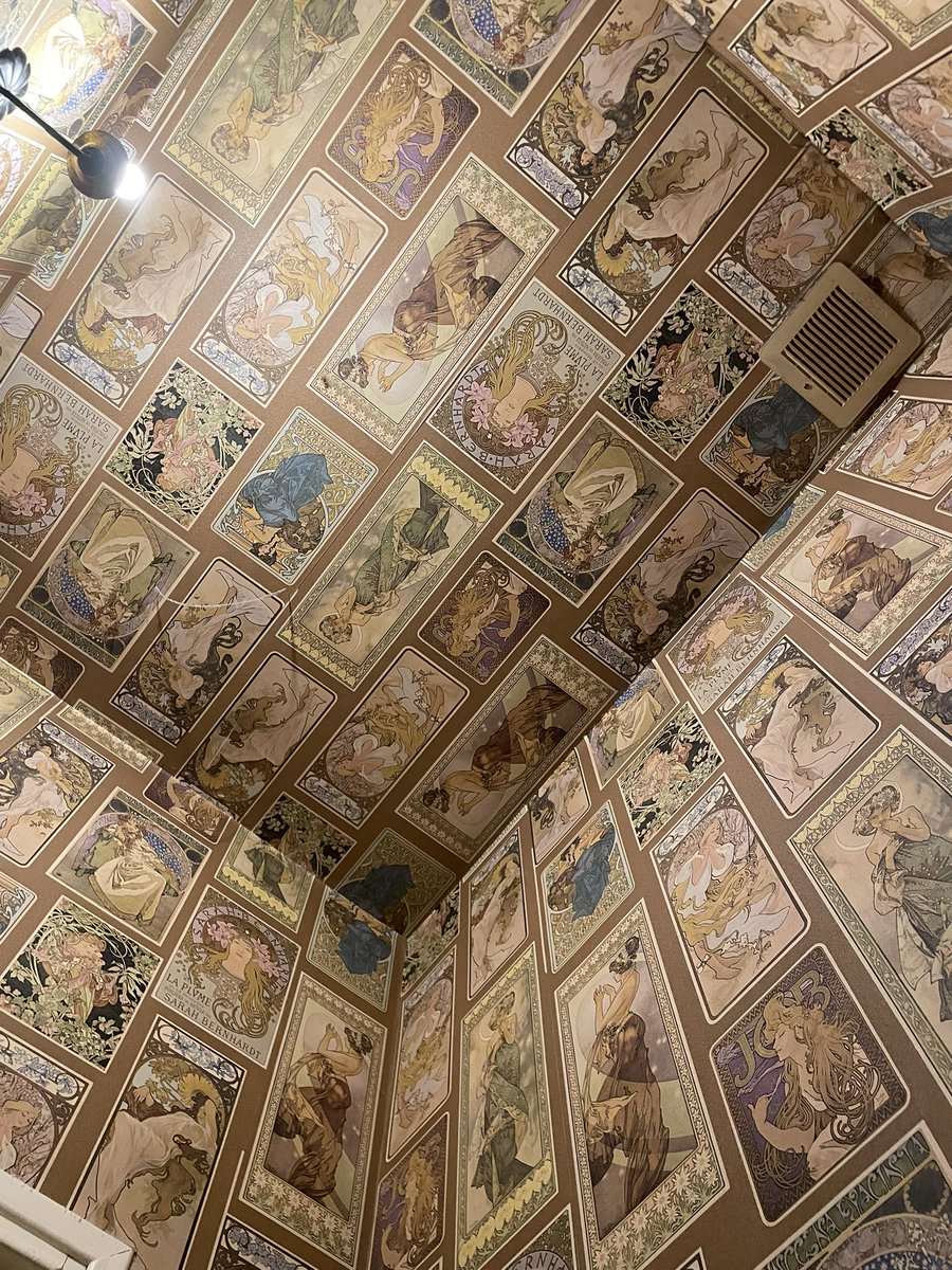 MargueriteScc's tweet photo. Le plafond de la chapelle Sixtine < le plafond des toilettes de chez mes beaux-parents https://t.co/AjBcDKqhMX