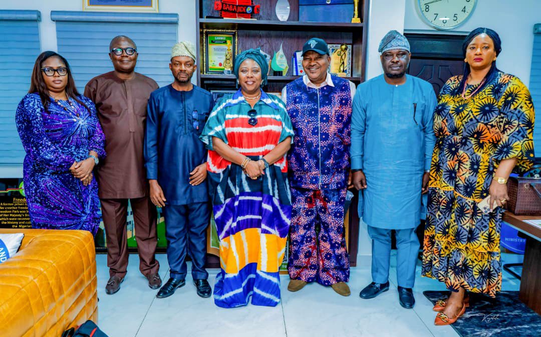 The Lagos State Govt (@followlasg) on Twitter photo LAGOS MOVES TO INSTITUTIONALISE YORUBA HERITAGE WEEK
facebook.com/share/p/19f1a4…
<a href="/jidesanwoolu/">Babajide Sanwo-Olu</a> <a href="/drobafemihamzat/">Obafemi Hamzat</a> <a href="/LagostourismO/">Lagostourism</a> <a href="/gbenga_omo/">Gbenga Omotoso</a> <a href="/gboyegaakosile/">Gboyega Akosile</a> <a href="/BarrBimbola/">Barr. Bimbola Salu- Hundeyin</a> <a href="/Mr_JAGs/">Jubril A. Gawat</a> <a href="/Riddwane/">AJE</a>
#AGreaterLagosRising
#LASG LAGOS MOVES TO INSTITUTIONALISE YORUBA HERITAGE WEEK
facebook.com/share/p/19f1a4…
<a href="/jidesanwoolu/">Babajide Sanwo-Olu</a> <a href="/drobafemihamzat/">Obafemi Hamzat</a> <a href="/LagostourismO/">Lagostourism</a> <a href="/gbenga_omo/">Gbenga Omotoso</a> <a href="/gboyegaakosile/">Gboyega Akosile</a> <a href="/BarrBimbola/">Barr. Bimbola Salu- Hundeyin</a> <a href="/Mr_JAGs/">Jubril A. Gawat</a> <a href="/Riddwane/">AJE</a>
#AGreaterLagosRising
#LASG